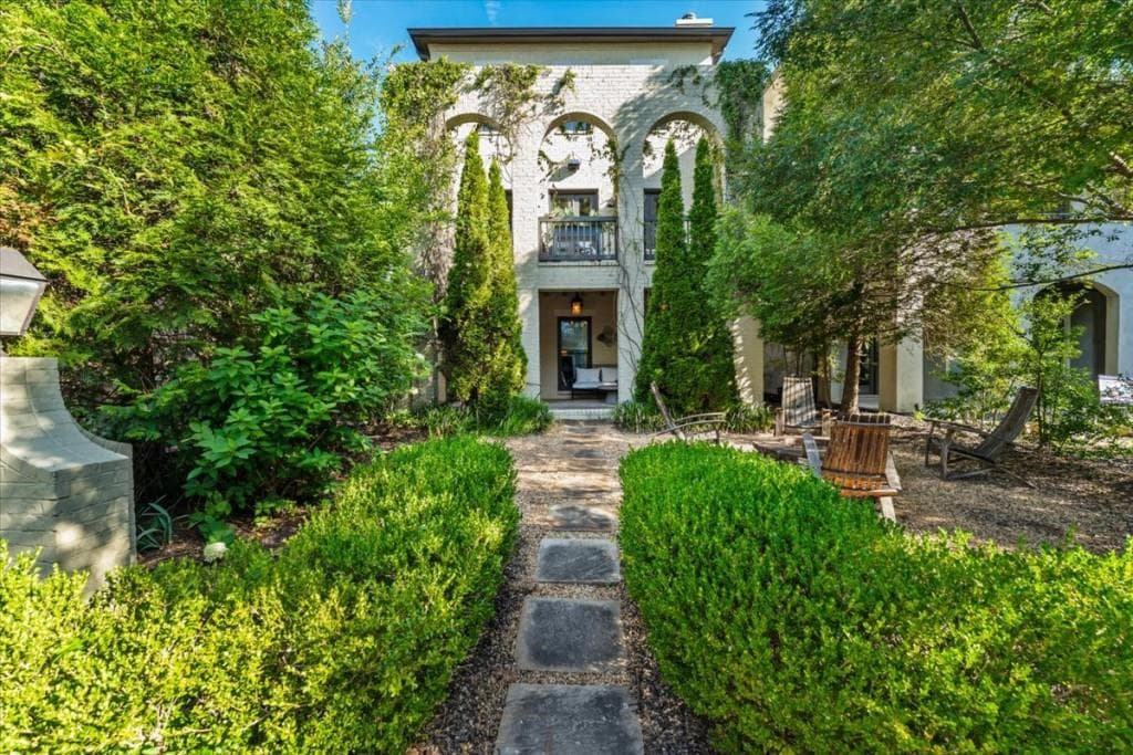 4 bedroom, 4 bathroom, 2,304 sq ft single family residence sold at 930 Ives Lane, Atlanta, GA 30316