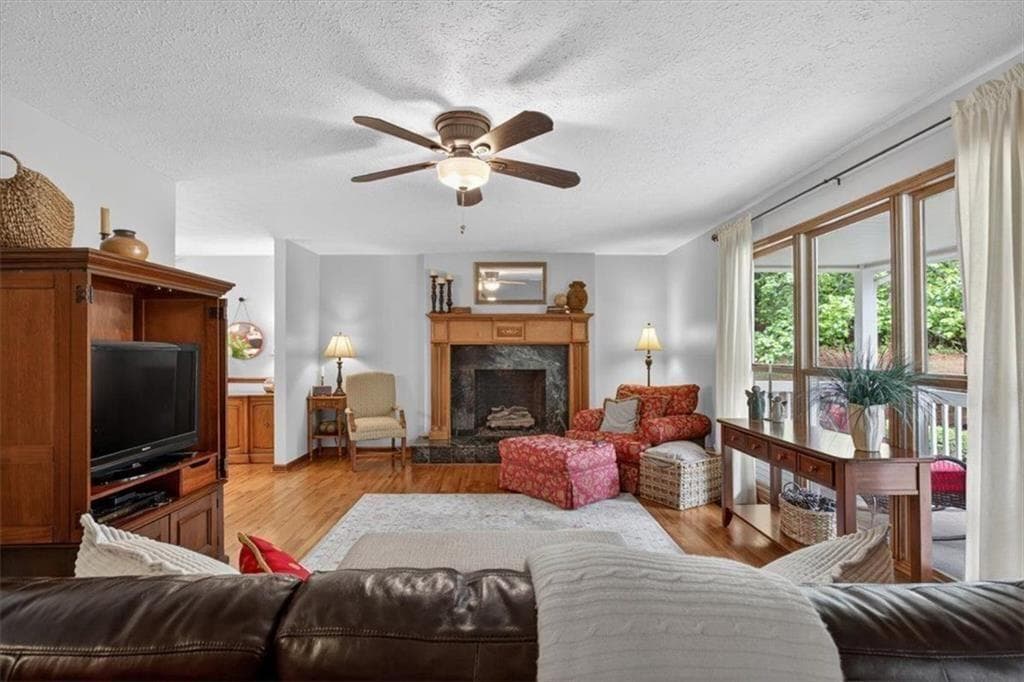 3 bedroom, 2 bathroom, 1,920 sq ft single family residence for sale at 403 Sycamore Drive, Canton, GA 30115 — photo 6