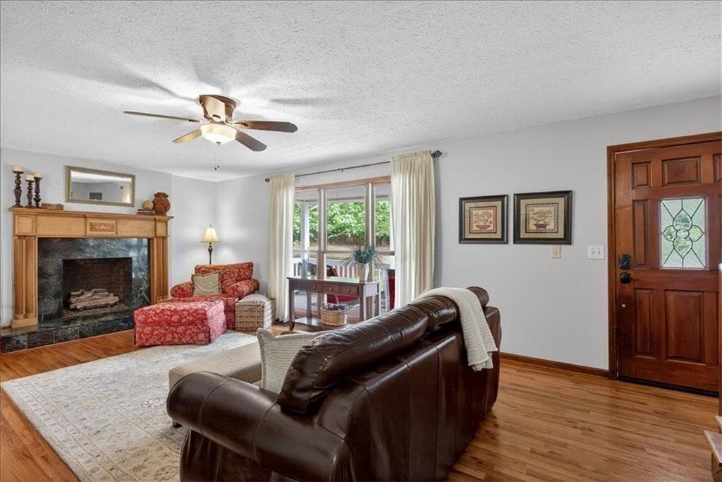 3 bedroom, 2 bathroom, 1,920 sq ft single family residence for sale at 403 Sycamore Drive, Canton, GA 30115 — photo 7