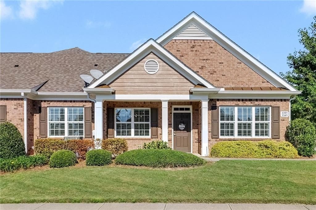 3 bedroom, 3 bathroom, 2,227 sq ft condominium for sale at 3341 Lindenridge Drive, Buford, GA 30519 — photo 2