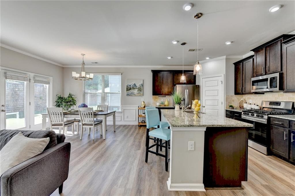 3 bedroom, 3 bathroom, 1,996 sq ft townhouse under contract at 2744 Shetley Creek Drive, Norcross, GA 30071 — photo 2