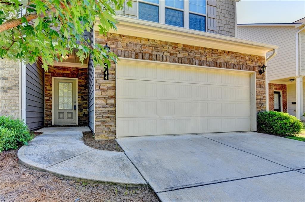 3 bedroom, 3 bathroom, 1,996 sq ft townhouse under contract at 2744 Shetley Creek Drive, Norcross, GA 30071 — photo 5