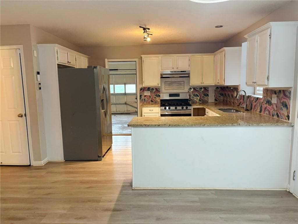 4 bedroom, 3 bathroom, 2,156 sq ft single family residence for sale at 464 Walnut Creek Drive, Stockbridge, GA 30281 — photo 6
