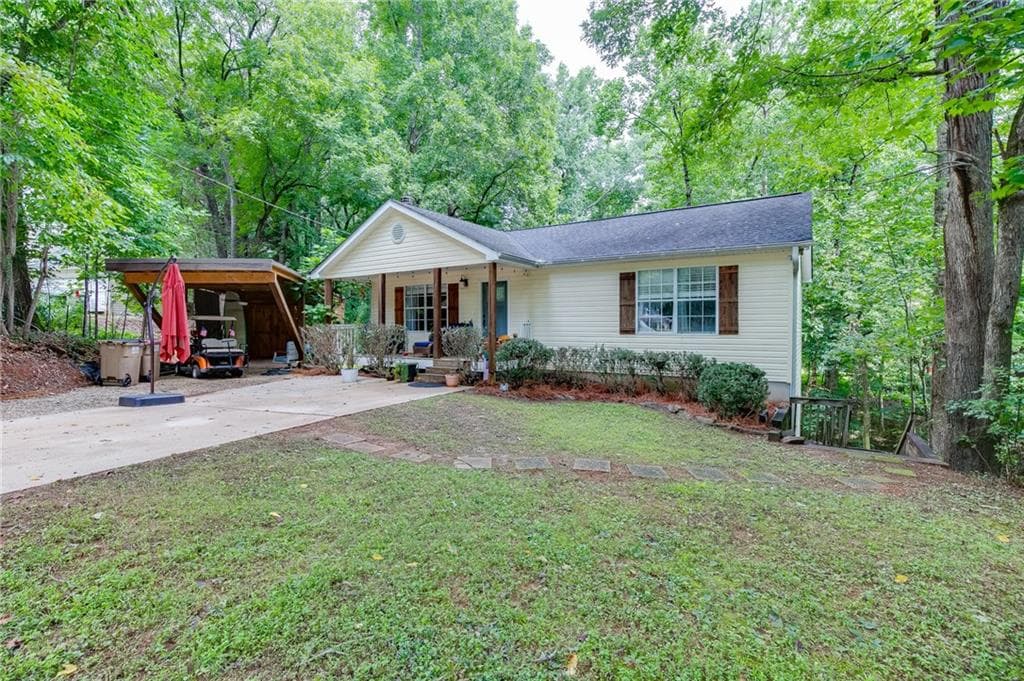 4 bedroom, 2 bathroom, 2,214 sq ft single family residence under contract at 9420 Manor Lane, Gainesville, GA 30506 — photo 2