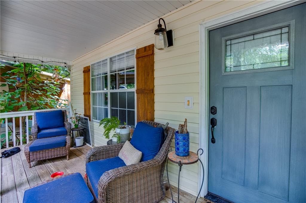 4 bedroom, 2 bathroom, 2,214 sq ft single family residence under contract at 9420 Manor Lane, Gainesville, GA 30506 — photo 4