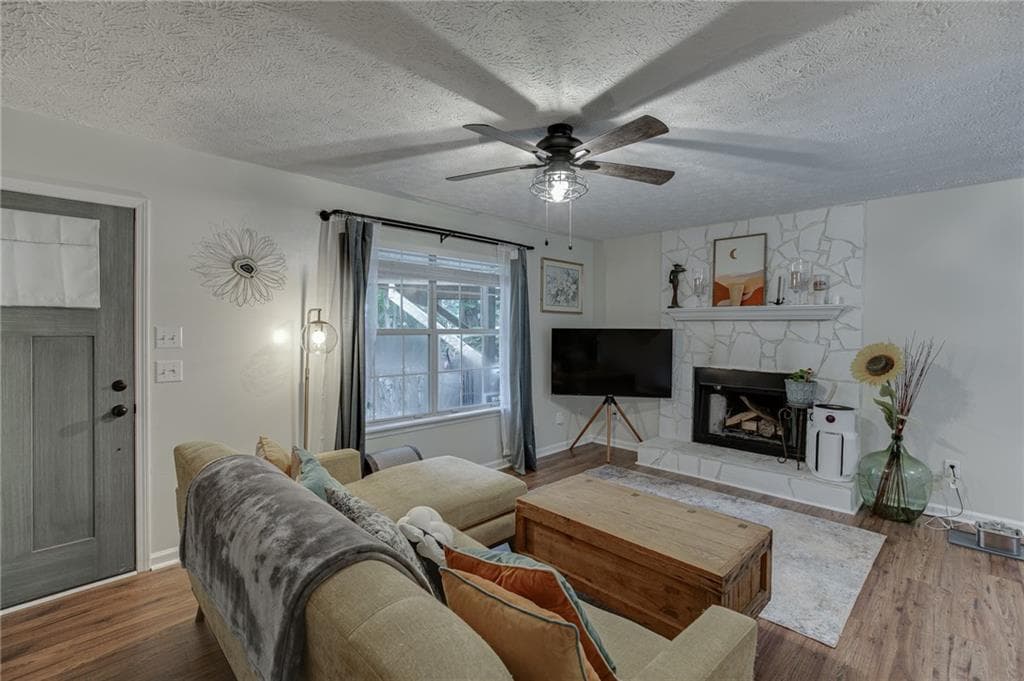 4 bedroom, 2 bathroom, 2,214 sq ft single family residence under contract at 9420 Manor Lane, Gainesville, GA 30506 — photo 6