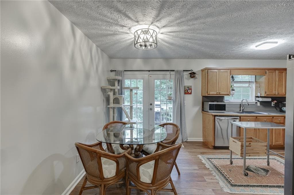 4 bedroom, 2 bathroom, 2,214 sq ft single family residence under contract at 9420 Manor Lane, Gainesville, GA 30506 — photo 9