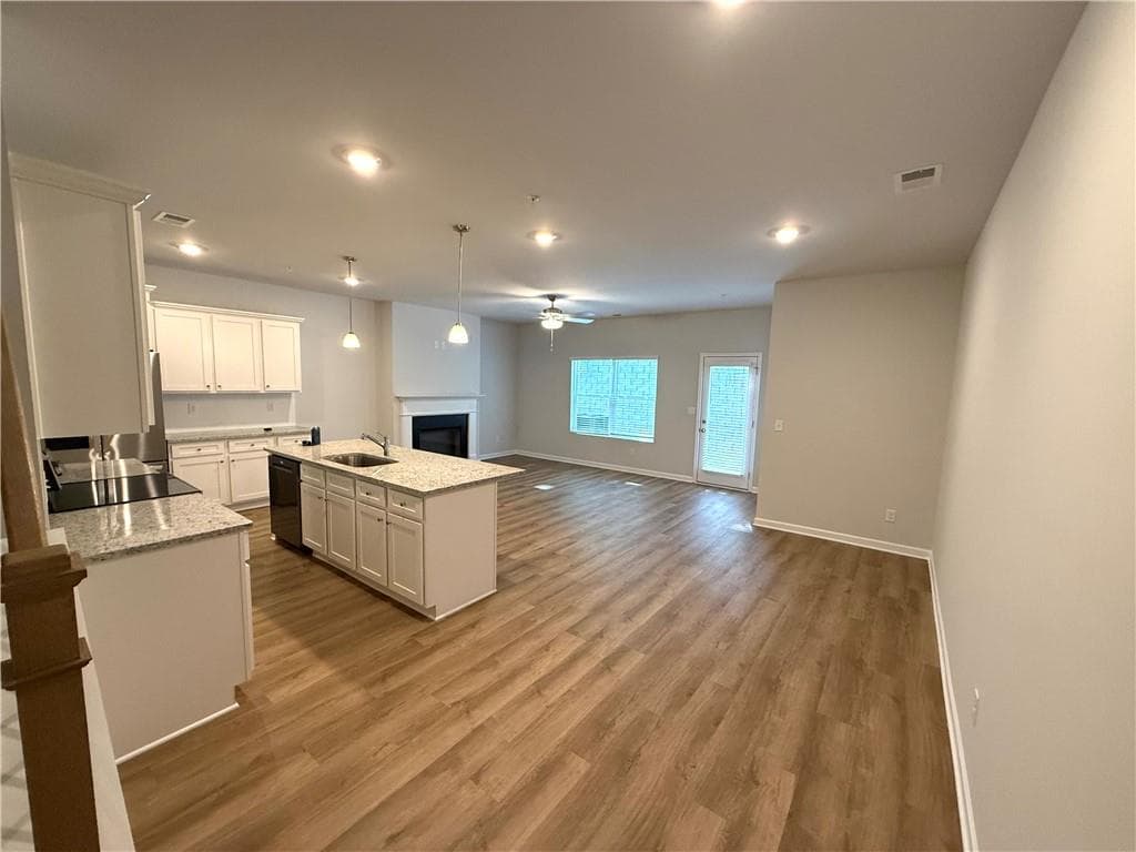 4 bedroom, 3 bathroom, 1,805 sq ft townhouse for rent at 401 Lanier Circle, Woodstock, GA 30189 for $2,400 a month — photo 4