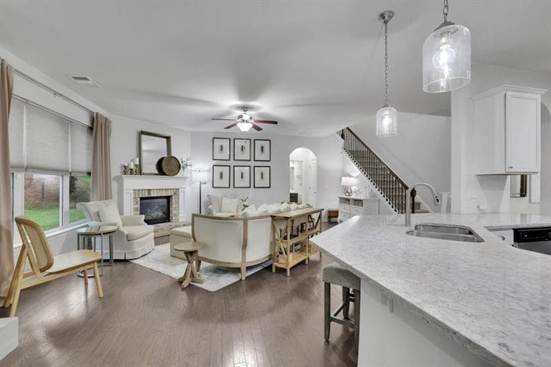 5 bedroom, 3 bathroom, 2,807 sq ft single family residence for rent at 6185 Vista Crossing Way, Cumming, GA 30028 for $3,000 a month — photo 2