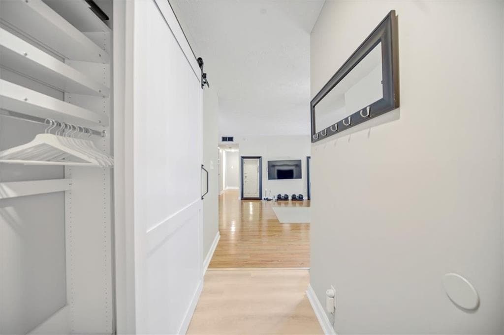 2 bedroom, 2 bathroom, 1,268 sq ft condominium for sale at 2602 Cumberland Court, Smyrna, GA 30080 — photo 4