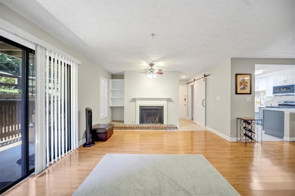 2 bedroom, 2 bathroom, 1,268 sq ft condominium for sale at 2602 Cumberland Court, Smyrna, GA 30080 — photo 6