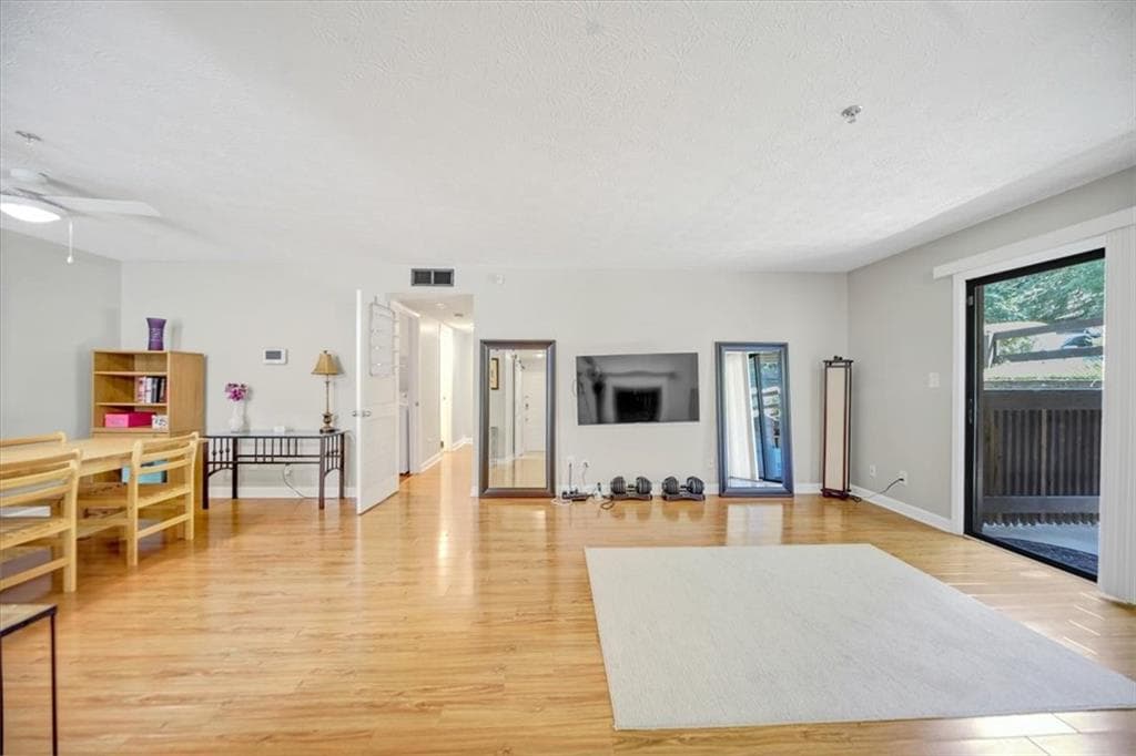2 bedroom, 2 bathroom, 1,268 sq ft condominium for sale at 2602 Cumberland Court, Smyrna, GA 30080 — photo 7