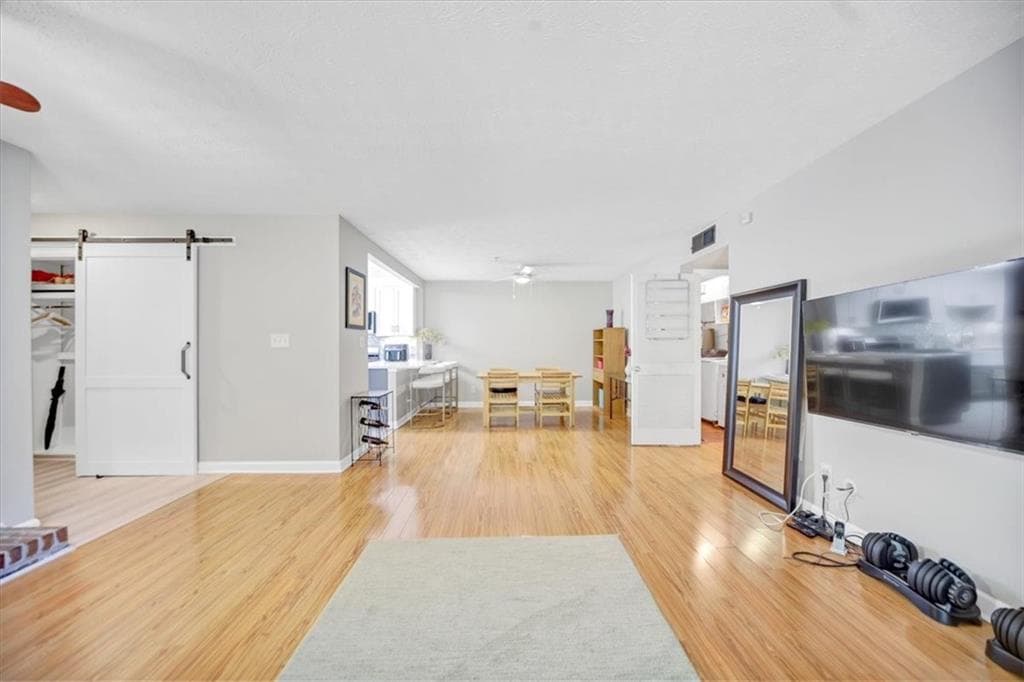 2 bedroom, 2 bathroom, 1,268 sq ft condominium for sale at 2602 Cumberland Court, Smyrna, GA 30080 — photo 9