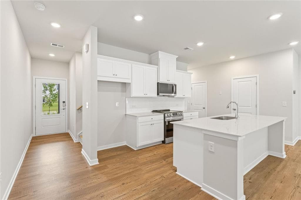 3 bedroom, 3 bathroom, 1,842 sq ft townhouse for sale at 7469 Clover Lane 132, Flowery Branch, GA 30542 — photo 3