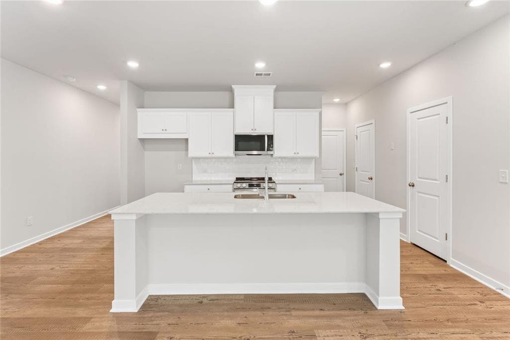 3 bedroom, 3 bathroom, 1,842 sq ft townhouse for sale at 7469 Clover Lane 132, Flowery Branch, GA 30542 — photo 5
