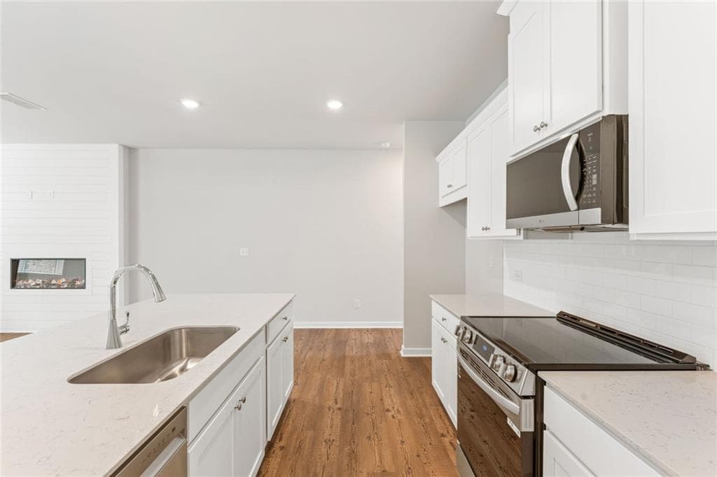 3 bedroom, 3 bathroom, 1,842 sq ft townhouse for sale at 7469 Clover Lane 132, Flowery Branch, GA 30542 — photo 6