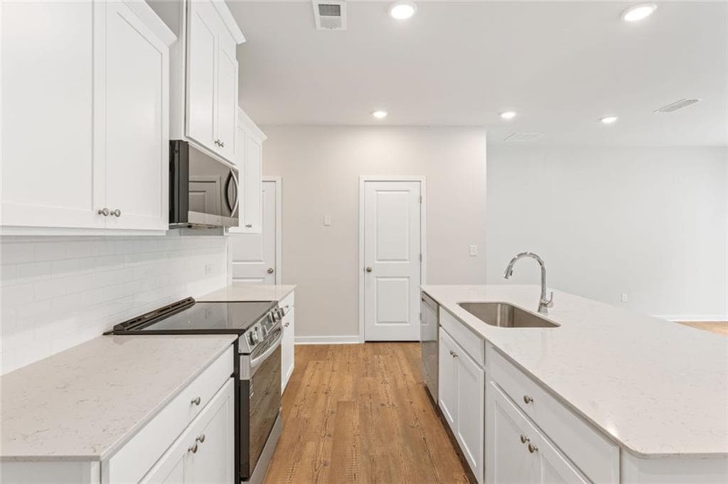 3 bedroom, 3 bathroom, 1,842 sq ft townhouse for sale at 7469 Clover Lane 132, Flowery Branch, GA 30542 — photo 7