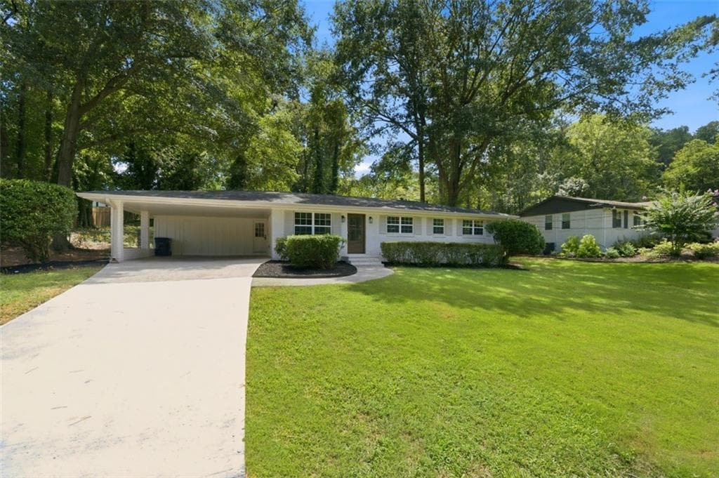 3 bedroom, 2 bathroom, 1,196 sq ft single family residence under contract at 215 Valley Drive, Roswell, GA 30075 — photo 4