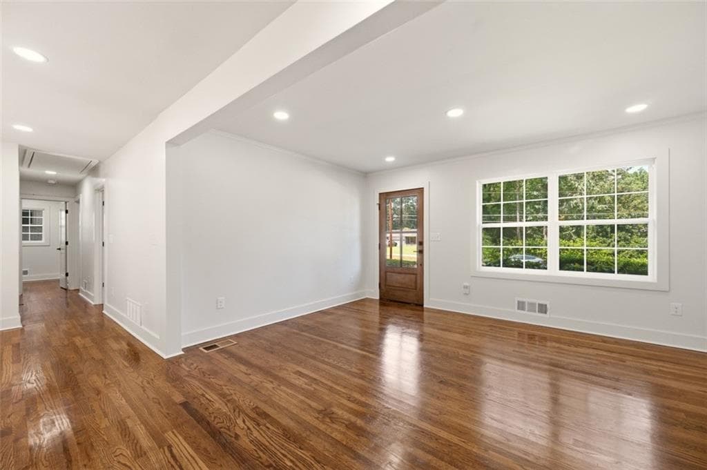 3 bedroom, 2 bathroom, 1,196 sq ft single family residence under contract at 215 Valley Drive, Roswell, GA 30075 — photo 7