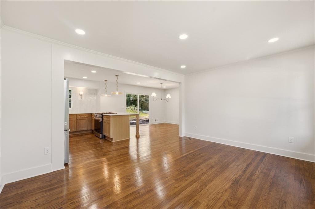 3 bedroom, 2 bathroom, 1,196 sq ft single family residence under contract at 215 Valley Drive, Roswell, GA 30075 — photo 9