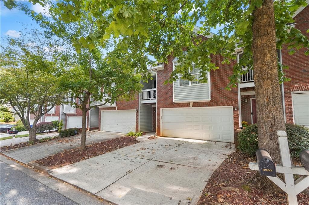 3 bedroom, 3 bathroom, 1,822 sq ft townhouse for sale at 2007 Manhattan Parkway, Decatur, GA 30035