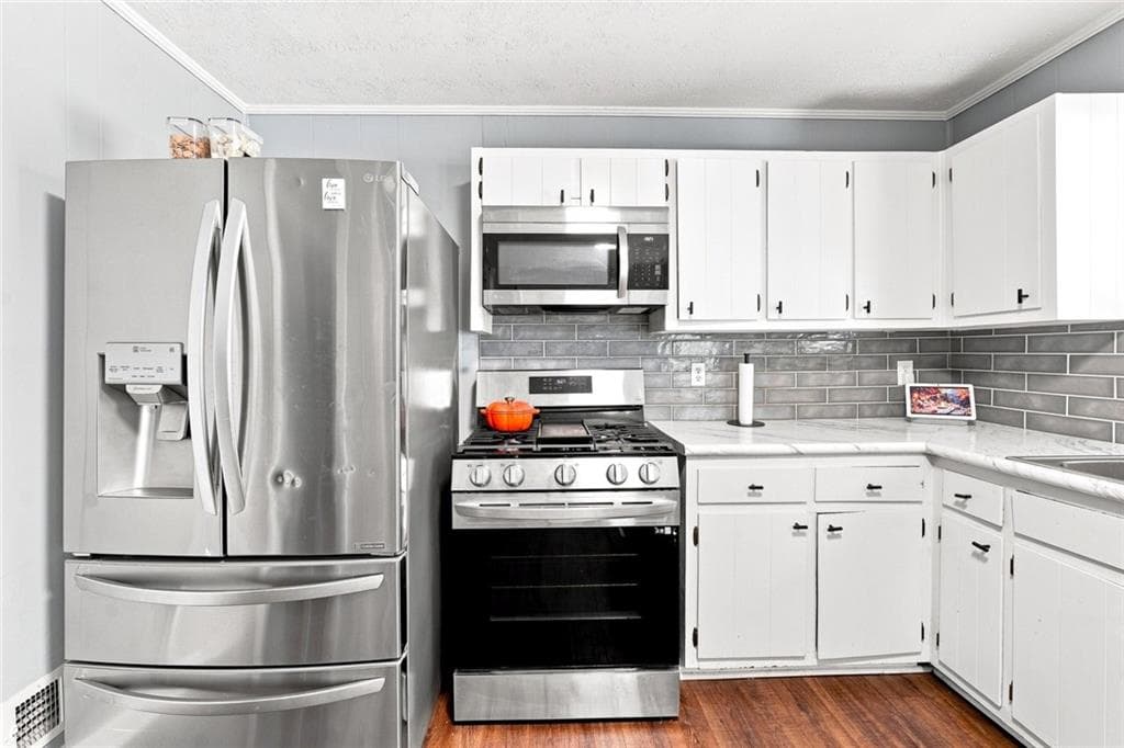 3 bedroom, 2 bathroom, 1,851 sq ft single family residence for sale at 624 Village Lane Drive, Marietta, GA 30060 — photo 9