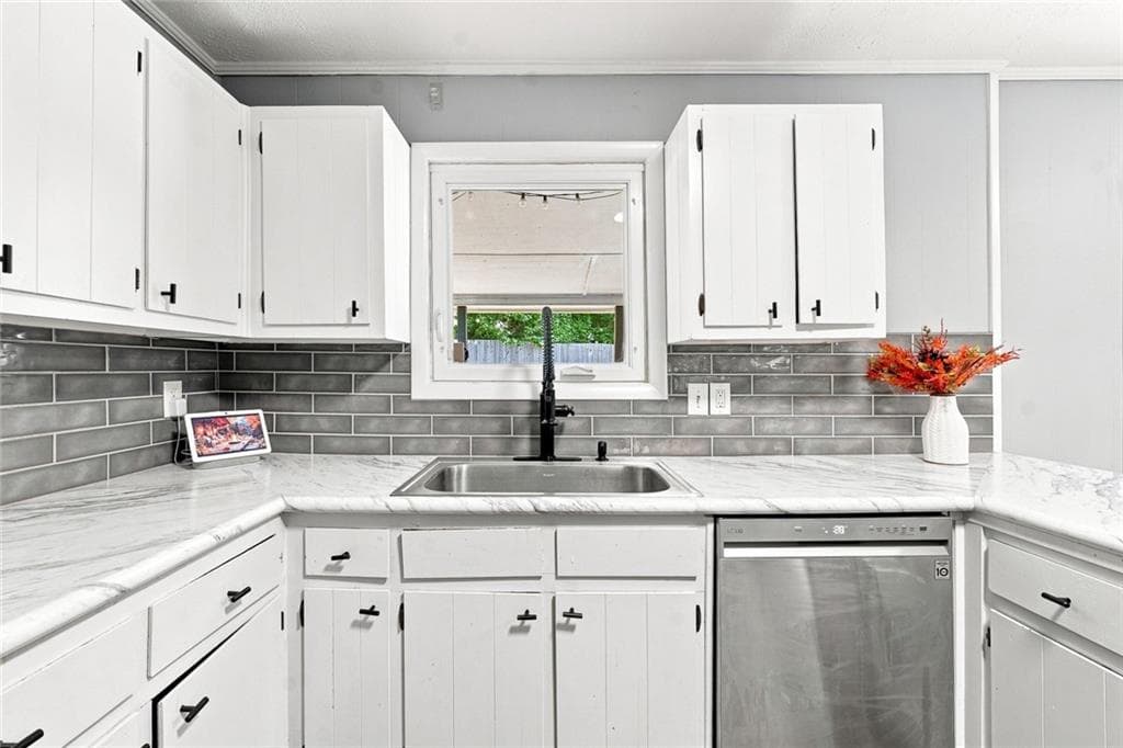 3 bedroom, 2 bathroom, 1,851 sq ft single family residence for sale at 624 Village Lane Drive, Marietta, GA 30060 — photo 10