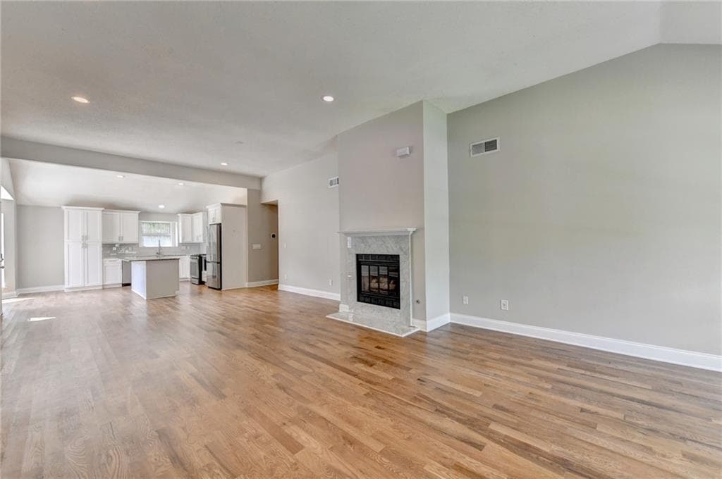 3 bedroom, 2 bathroom, 1,640 sq ft single family residence for sale at 10525 Willow Meadow Circle, Johns Creek, GA 30022 — photo 6