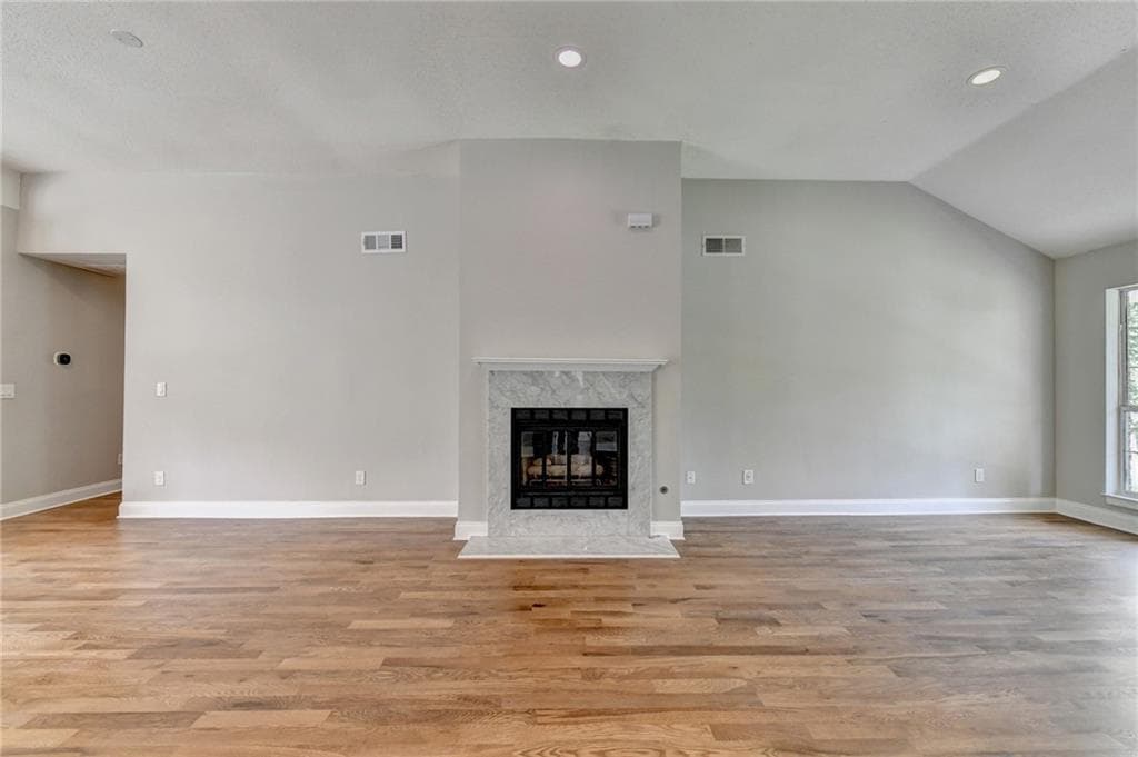3 bedroom, 2 bathroom, 1,640 sq ft single family residence for sale at 10525 Willow Meadow Circle, Johns Creek, GA 30022 — photo 7