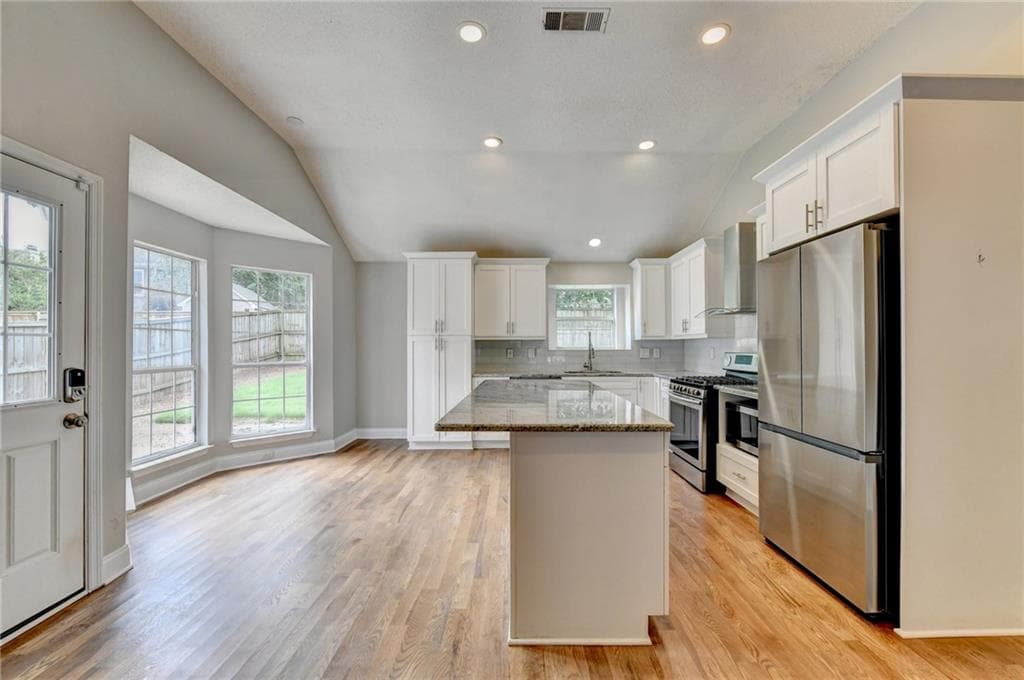 3 bedroom, 2 bathroom, 1,640 sq ft single family residence for sale at 10525 Willow Meadow Circle, Johns Creek, GA 30022 — photo 10