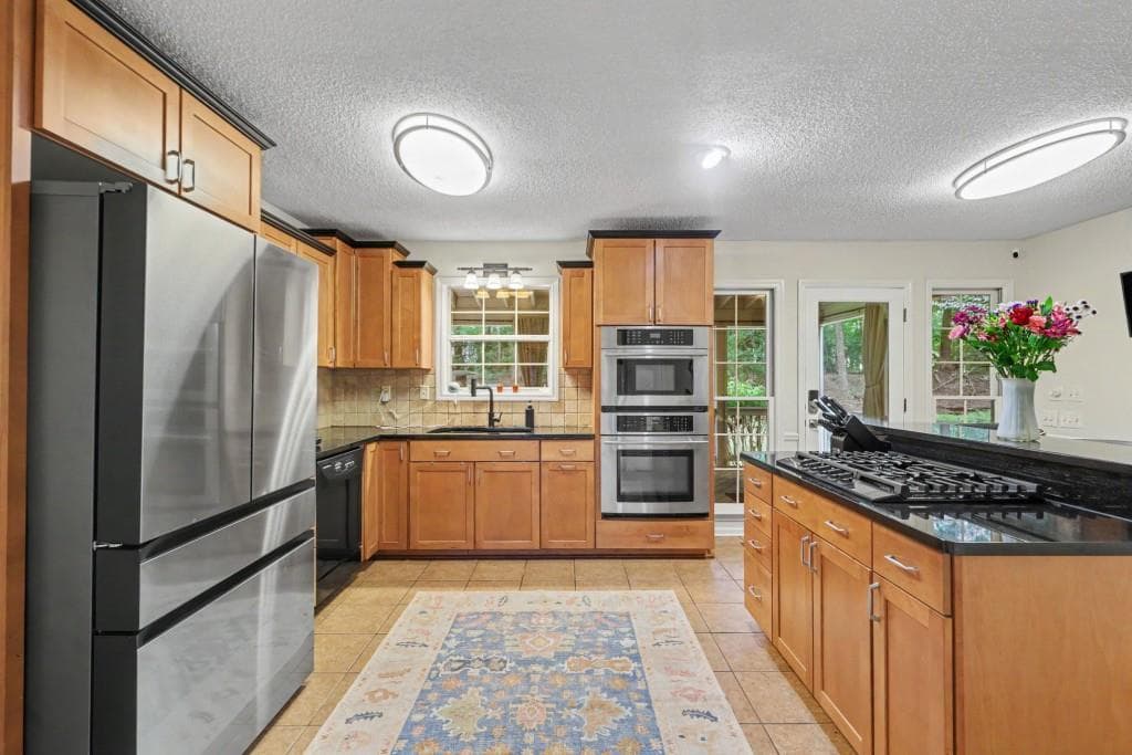 4 bedroom, 3 bathroom, 2,493 sq ft single family residence for sale at 5155 Holly Springs Drive, Douglasville, GA 30135 — photo 3