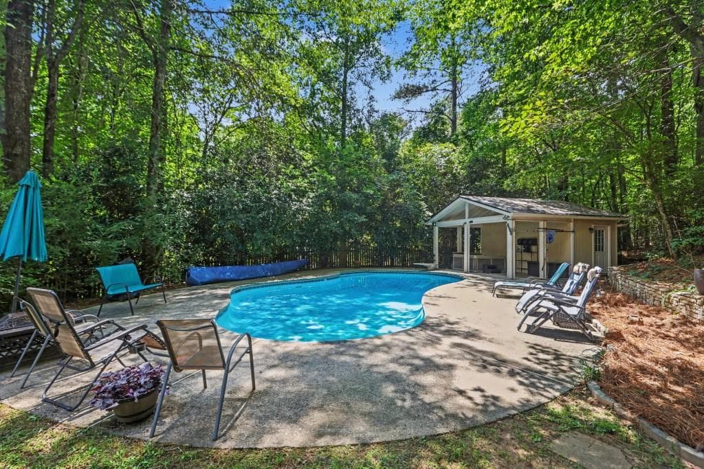 4 bedroom, 3 bathroom, 2,493 sq ft single family residence for sale at 5155 Holly Springs Drive, Douglasville, GA 30135 — photo 7