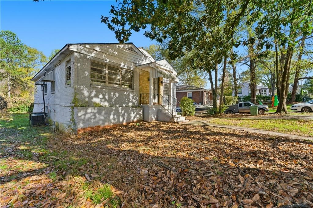 4 bedroom, 2 bathroom, 1,695 sq ft single family residence for sale at 1431 NW SHARON Street, Atlanta, GA 30314 — photo 1 of 30
