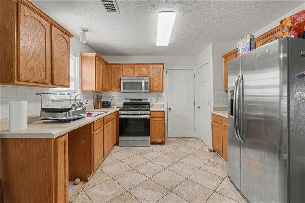 3 bedroom, 3 bathroom, 1,846 sq ft single family residence under contract at 3540 Imperial Hill Drive, Snellville, GA 30039 — photo 9