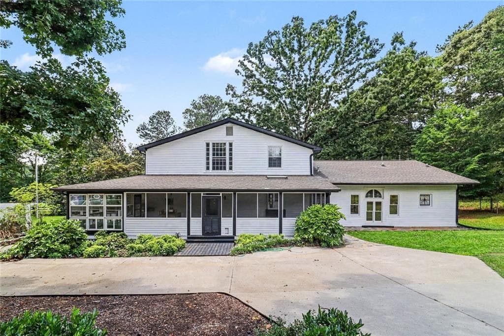 4 bedroom, 3 bathroom, 3,627 sq ft single family residence for rent at 813 Sandy Creek Road, Fayetteville, GA 30214 for $6,200 a month — photo 5
