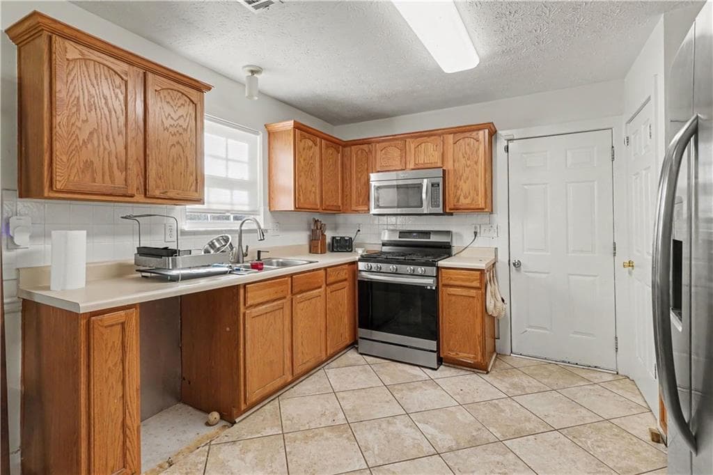 3 bedroom, 3 bathroom, 1,846 sq ft single family residence under contract at 3540 Imperial Hill Drive, Snellville, GA 30039 — photo 10