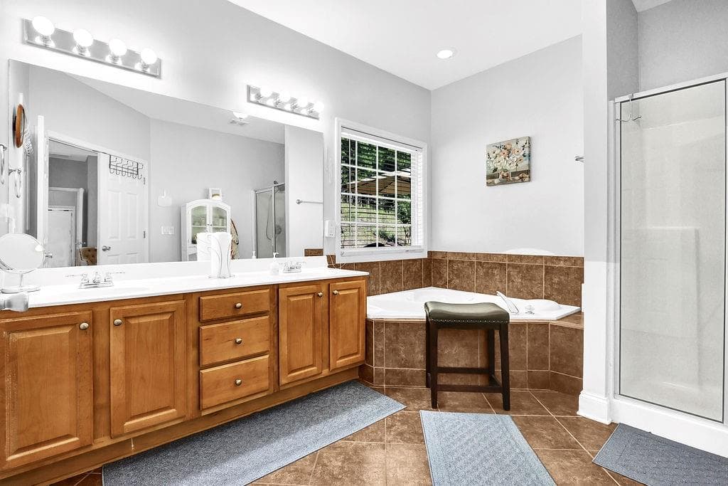 3 bedroom, 2 bathroom, 2,042 sq ft single family residence for sale at 4337 Shag Bark Trail, Gainesville, GA 30507 — photo 6