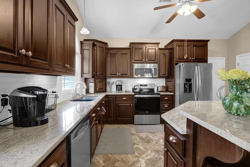 3 bedroom, 2 bathroom, 2,042 sq ft single family residence for sale at 4337 Shag Bark Trail, Gainesville, GA 30507 — photo 2