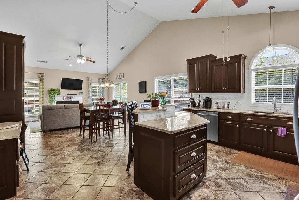 3 bedroom, 2 bathroom, 2,042 sq ft single family residence for sale at 4337 Shag Bark Trail, Gainesville, GA 30507 — photo 8