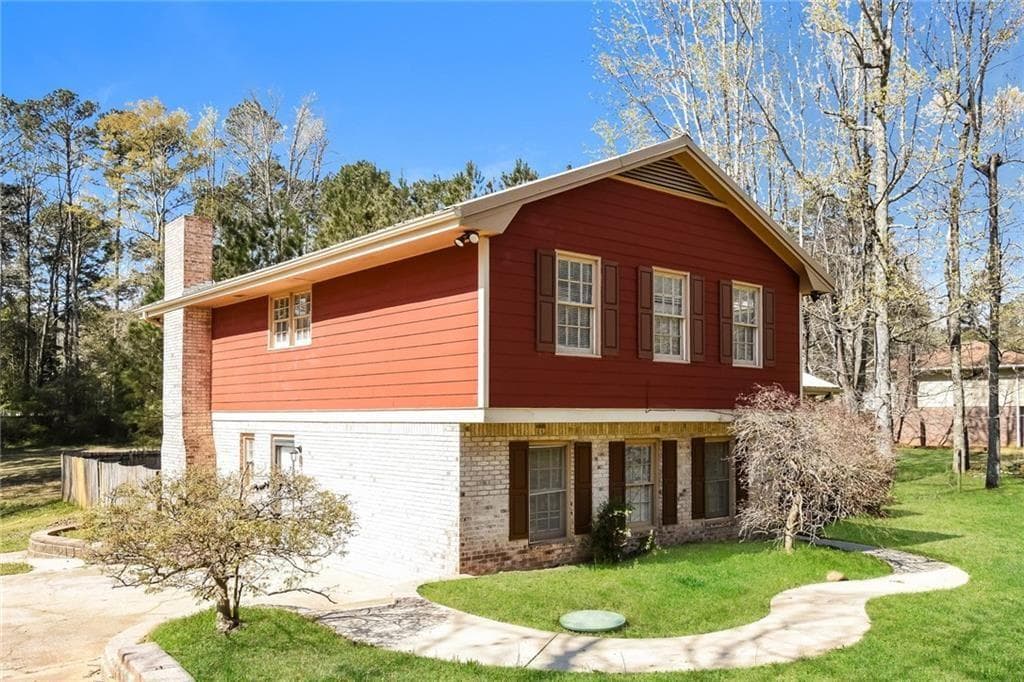 4 bedroom, 3 bathroom, 2,649 sq ft single family residence for sale at 2069 Christian Circle, Conyers, GA 30013 — photo 4