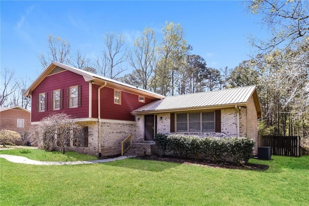 4 bedroom, 3 bathroom, 2,649 sq ft single family residence for sale at 2069 Christian Circle, Conyers, GA 30013 — photo 5