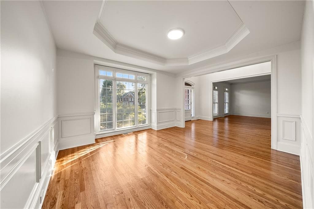 6 bedroom, 5 bathroom, 5,592 sq ft single family residence for sale at 5005 Rosedown Place, Roswell, GA 30076 — photo 6