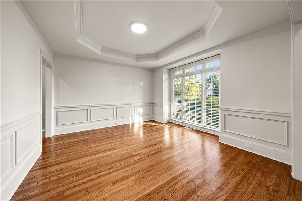 6 bedroom, 5 bathroom, 5,592 sq ft single family residence for sale at 5005 Rosedown Place, Roswell, GA 30076 — photo 7