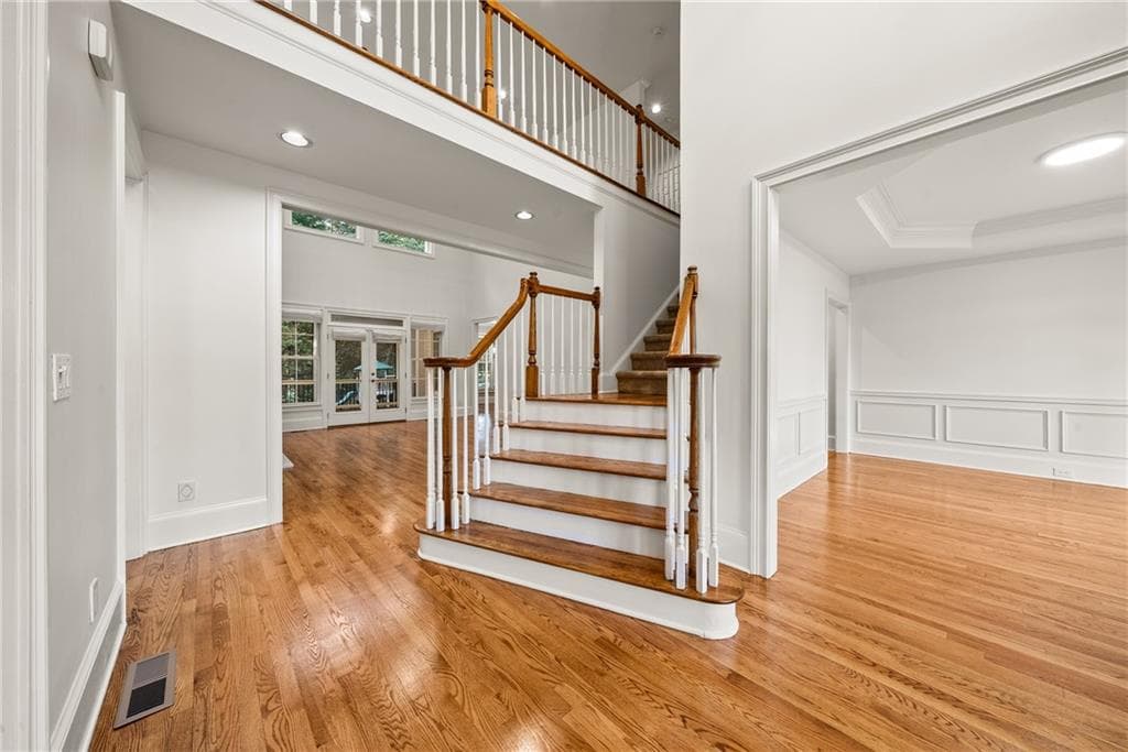 6 bedroom, 5 bathroom, 5,592 sq ft single family residence for sale at 5005 Rosedown Place, Roswell, GA 30076 — photo 8