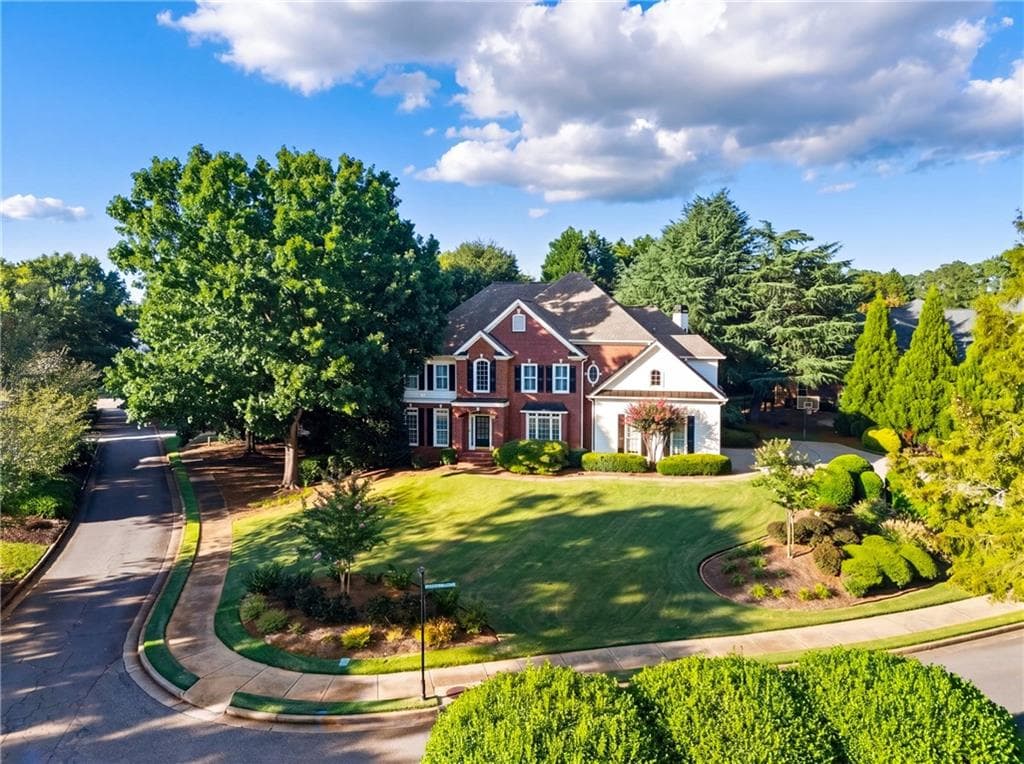 6 bedroom, 5 bathroom, 5,592 sq ft single family residence for sale at 5005 Rosedown Place, Roswell, GA 30076 — photo 2
