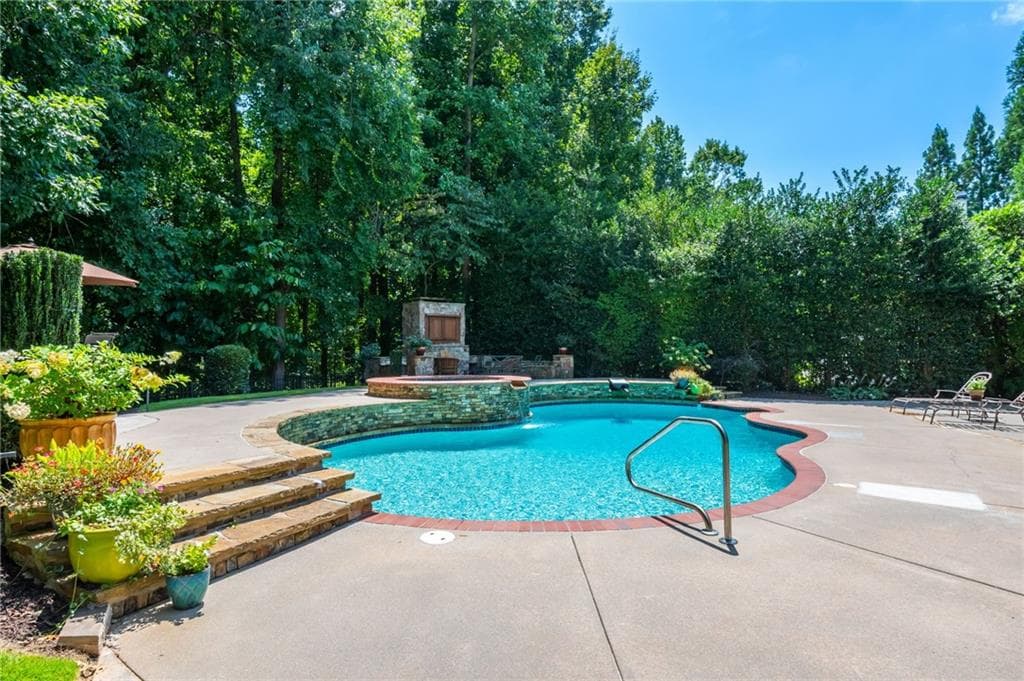 5 bedroom, 6 bathroom, 7,617 sq ft single family residence for sale at 370 Majestic Cove, Milton, GA 30004 — photo 2