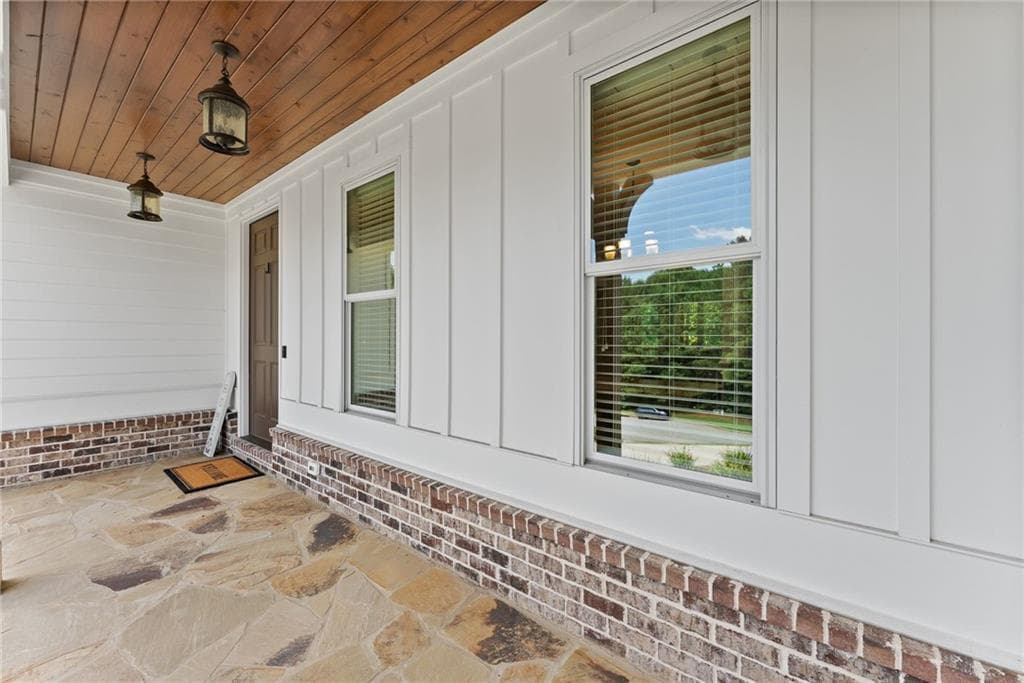 4 bedroom, 4 bathroom, 3,508 sq ft single family residence for sale at 4466 Park Royal Drive, Flowery Branch, GA 30542 — photo 8