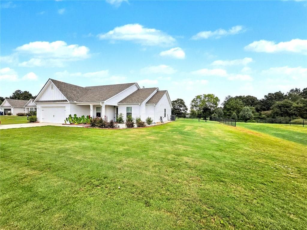 4 bedroom, 3 bathroom, 1,749 sq ft single family residence for sale at 108 Creek Haven Drive, Winterville, GA 30683 — photo 2