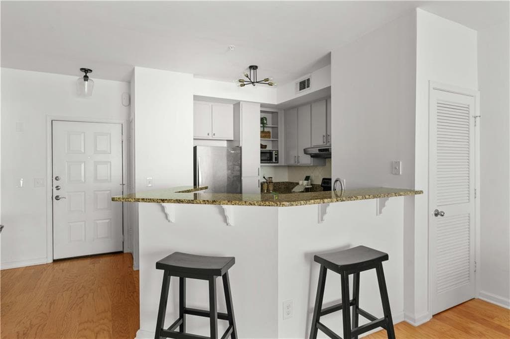 1 bedroom, 1 bathroom, 793 sq ft condominium for sale at 821 Ralph Mcgill Boulevard 3411, Atlanta, GA 30306 — photo 8