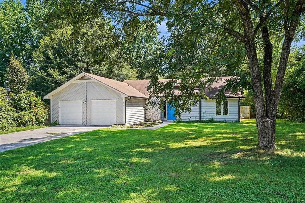 3 bedroom, 2 bathroom, 1,878 sq ft single family residence for sale at 3099 Shoal Creek Court, Rex, GA 30273 — photo 3